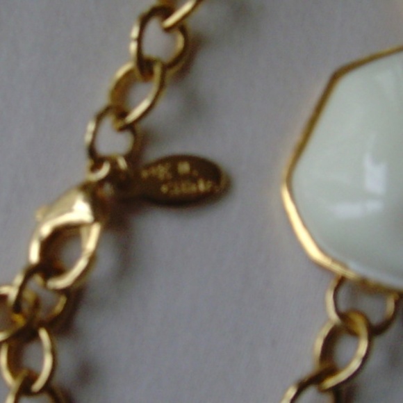 Kenneth Jay Lane (JKL) Chunky White Lucite Necklace and Earring Set - Picture 13 of 13